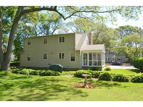 37 Buttonwoods Ave, Warwick, RI 02886 photo 2