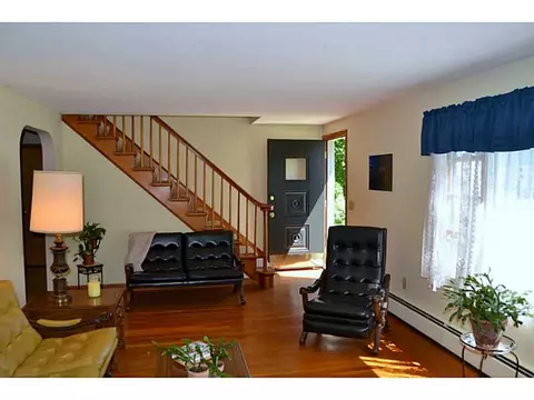 37 Buttonwoods Ave, Warwick, RI 02886 photo 6