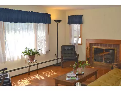 37 Buttonwoods Ave, Warwick, RI 02886 photo 5