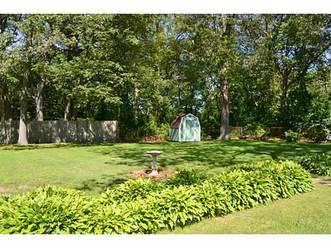 37 Buttonwoods Ave, Warwick, RI 02886 photo 3