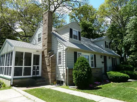 37 Buttonwoods Ave, Warwick, RI 02886 photo 1