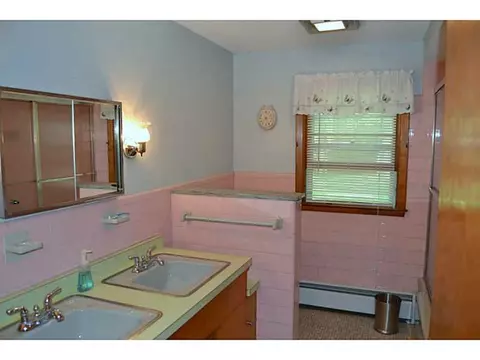 37 Buttonwoods Ave, Warwick, RI 02886 photo 15