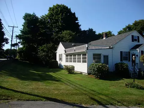 385 Third Beach Rd, Middletown, RI 02842 photo 16