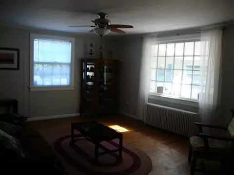 385 Third Beach Rd, Middletown, RI 02842 photo 4