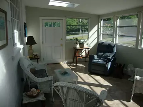 385 Third Beach Rd, Middletown, RI 02842 photo 2