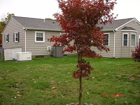 28 Surrey Ln, Woonsocket, RI 02895 photo 20