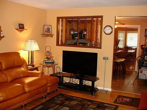 28 Surrey Ln, Woonsocket, RI 02895 photo 11
