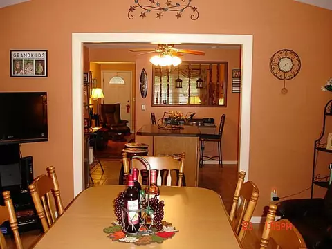 28 Surrey Ln, Woonsocket, RI 02895 photo 9