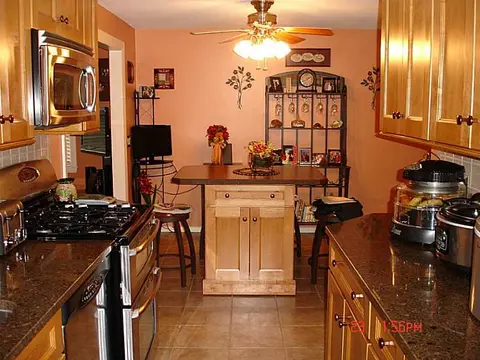 28 Surrey Ln, Woonsocket, RI 02895 photo 6