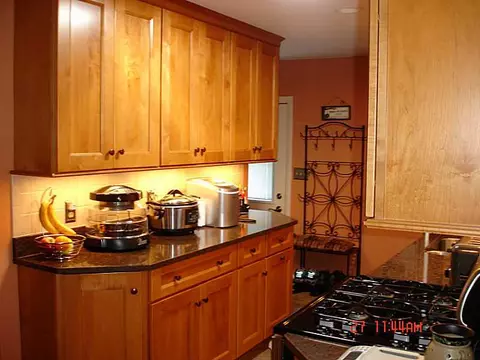 28 Surrey Ln, Woonsocket, RI 02895 photo 5