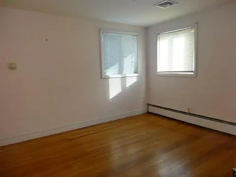 36 Commodore Ave, Warwick, RI 02889 photo 5