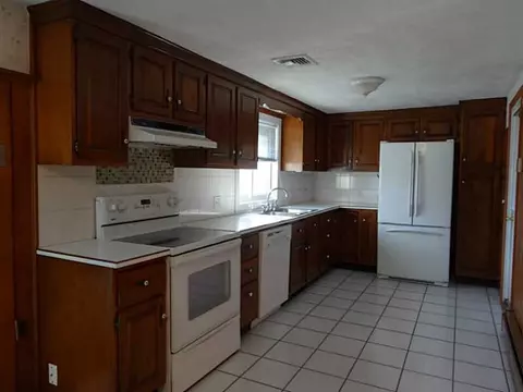 36 Commodore Ave, Warwick, RI 02889 photo 2