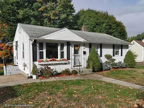 157 Pilgrim Ave, Coventry, RI 02816 photo 1