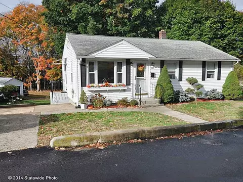157 Pilgrim Ave, Coventry, RI 02816 photo 2