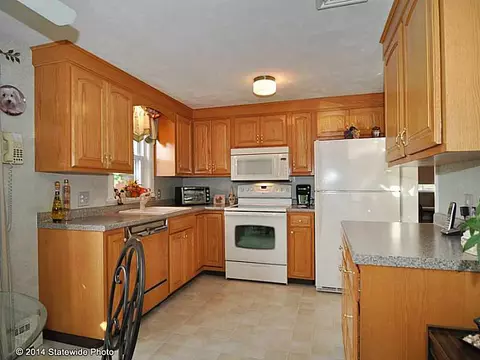 157 Pilgrim Ave, Coventry, RI 02816 photo 7