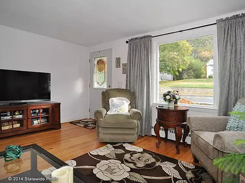 157 Pilgrim Ave, Coventry, RI 02816 photo 3
