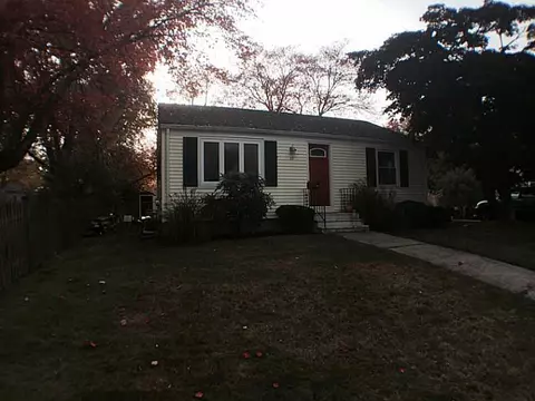 29 Colgate St, Warwick, RI 02888 photo 2