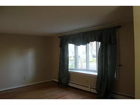 32 Haverford Rd, Warwick, RI 02886 photo 9