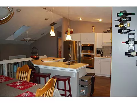 55 Stephanie Ct, Warwick, RI 02889 photo 3