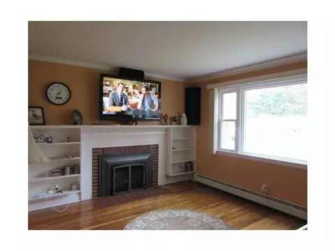 21 Coldbrook Rd, Warwick, RI 02888 photo 3