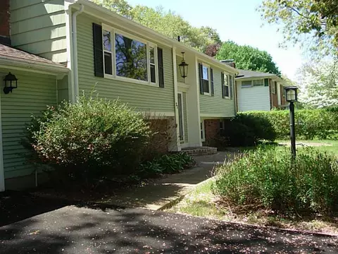 77 Landmark Rd, Warwick, RI 02886 photo 2