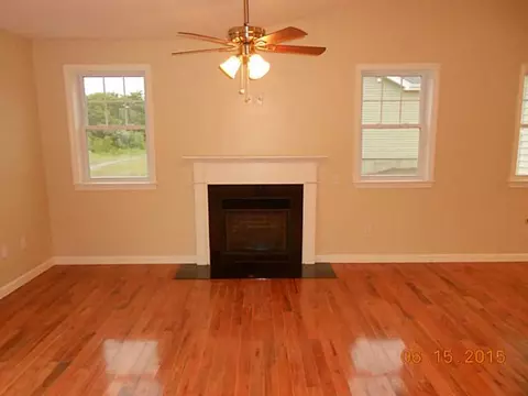 139 Danielle Dr, Woonsocket, RI 02895 photo 4