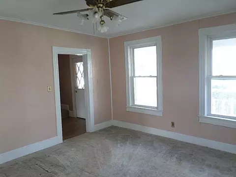 206 Farm St, Woonsocket, RI 02895 photo 8