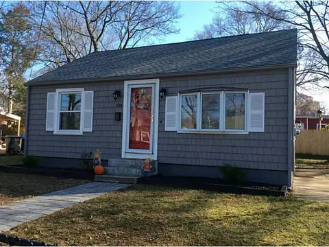 134 Hamilton Ave, Warwick, RI 02886 photo 1
