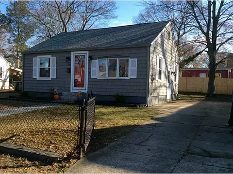 134 Hamilton Ave, Warwick, RI 02886 photo 2