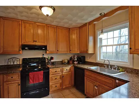 75 Tower St, Westerly, RI 02891 photo 4