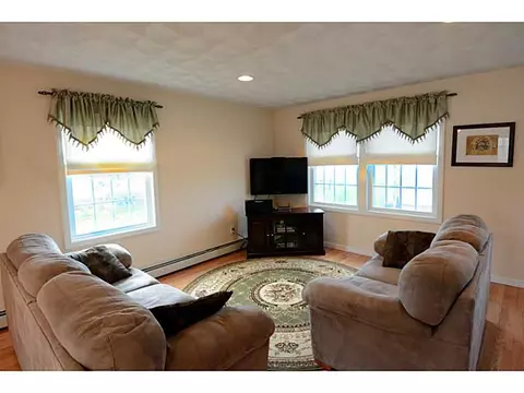 75 Tower St, Westerly, RI 02891 photo 8