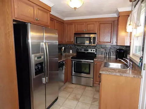 175 Providence Ave, Riverside, RI 02915 photo 2