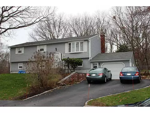 10 Daniel Dr, Coventry, RI 02816 photo 2