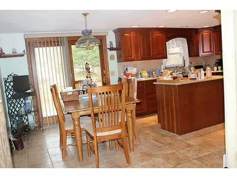 10 Daniel Dr, Coventry, RI 02816 photo 4