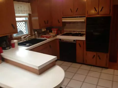 33 Waco Rd, Warwick, RI 02889 photo 4