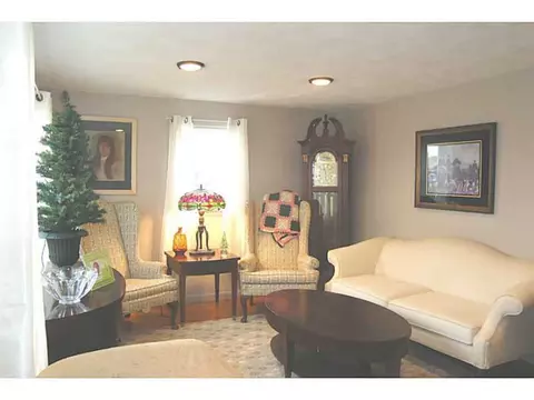 225 Asylum Rd, Warwick, RI 02886 photo 4