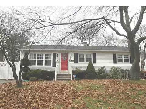 225 Asylum Rd, Warwick, RI 02886 photo 1