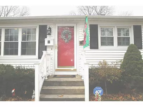 225 Asylum Rd, Warwick, RI 02886 photo 2