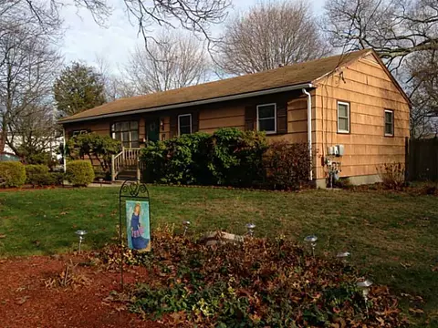 4 Brewster Dr, Warwick, RI 02889 photo 1