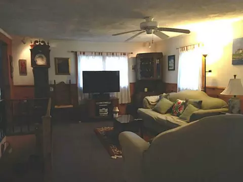 4 Brewster Dr, Warwick, RI 02889 photo 9
