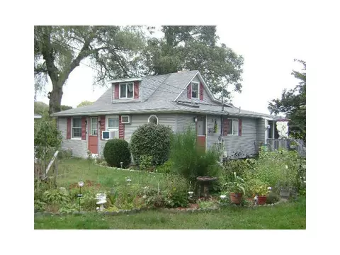 22 Possner Ave, Warwick, RI 02889 photo 1