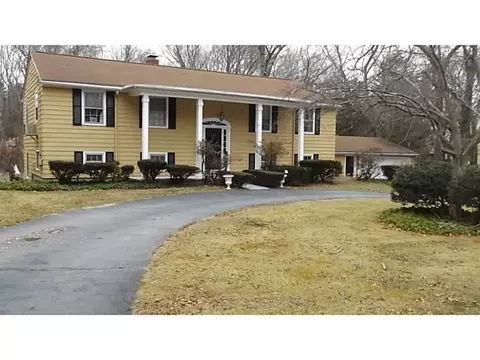 137 Highland Ave, Warwick, RI 02886 photo 1