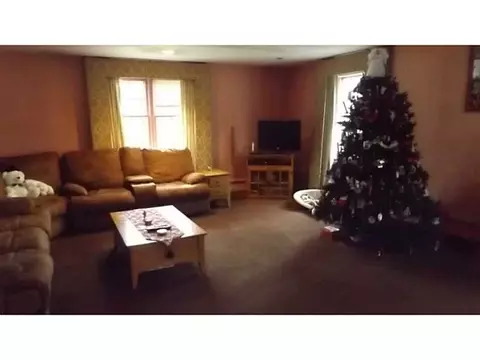 137 Highland Ave, Warwick, RI 02886 photo 3