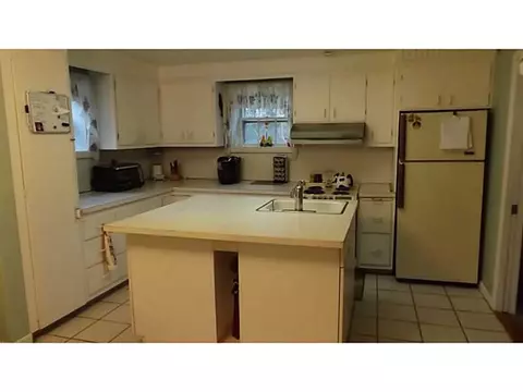 137 Highland Ave, Warwick, RI 02886 photo 6