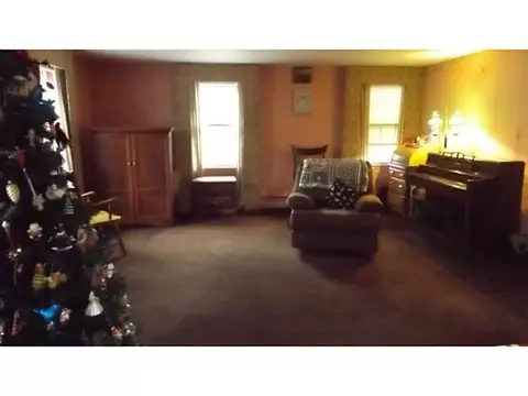 137 Highland Ave, Warwick, RI 02886 photo 4