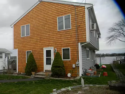 62 Everett Ave, Bristol, RI 02809 photo 3