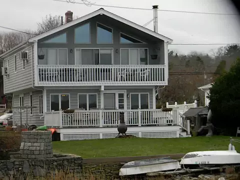 62 Everett Ave, Bristol, RI 02809 photo 1