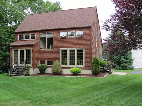 145 Hawthorn Cir, Woonsocket, RI 02895 photo 16