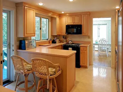 12 Williams Ave, Westerly, RI 02891 photo 5