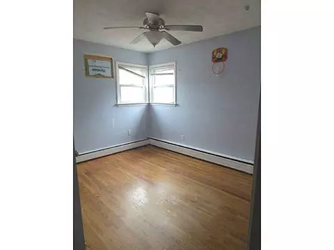 84 Aurora Dr, Warwick, RI 02889 photo 5